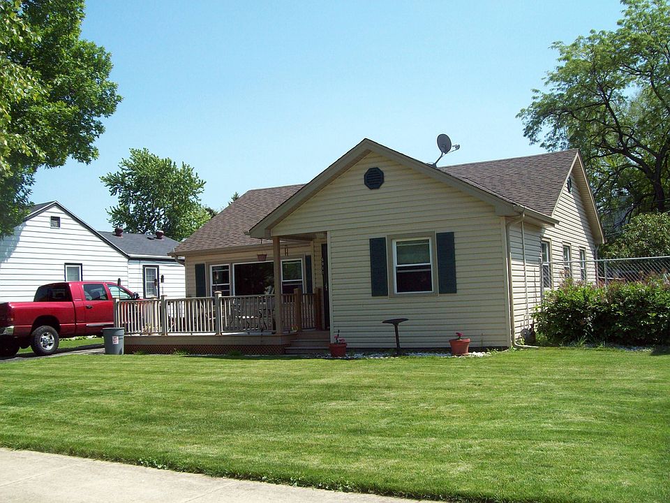 1126 sq ft