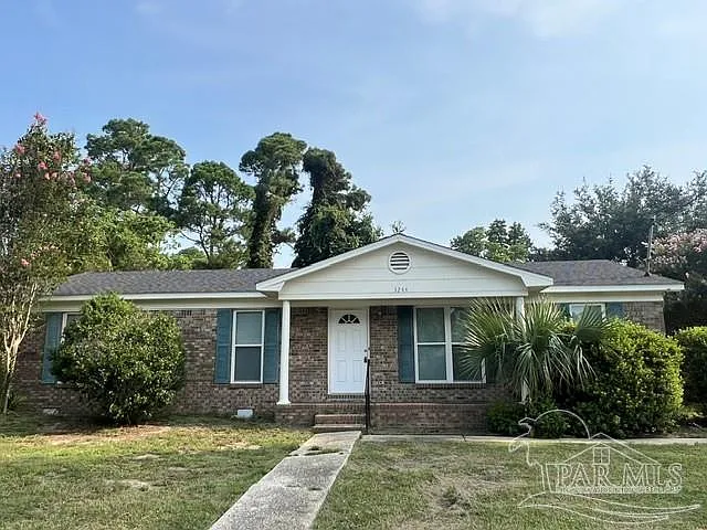 3244 Maplewood Dr — Photo 1