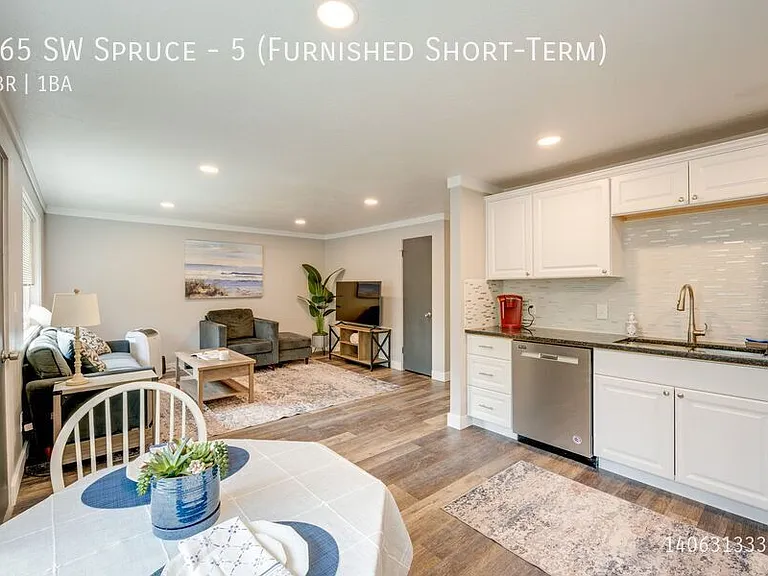 165 SW Spruce St #5 — Photo 13