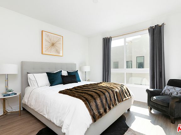 4th image of 2111 N Cahuenga Blvd Unit 3