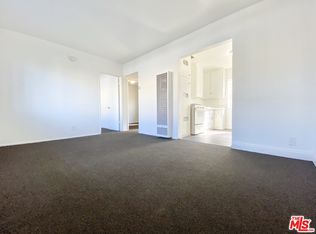 10500 S Broadway #3, Los Angeles, CA 90003