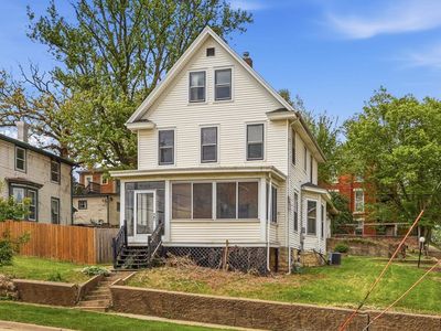 705 W 3rd St, Dubuque, IA, 52001