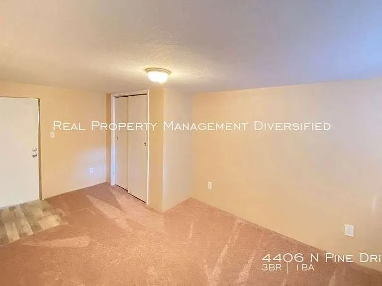 4406 N Pine Dr — Photo 17