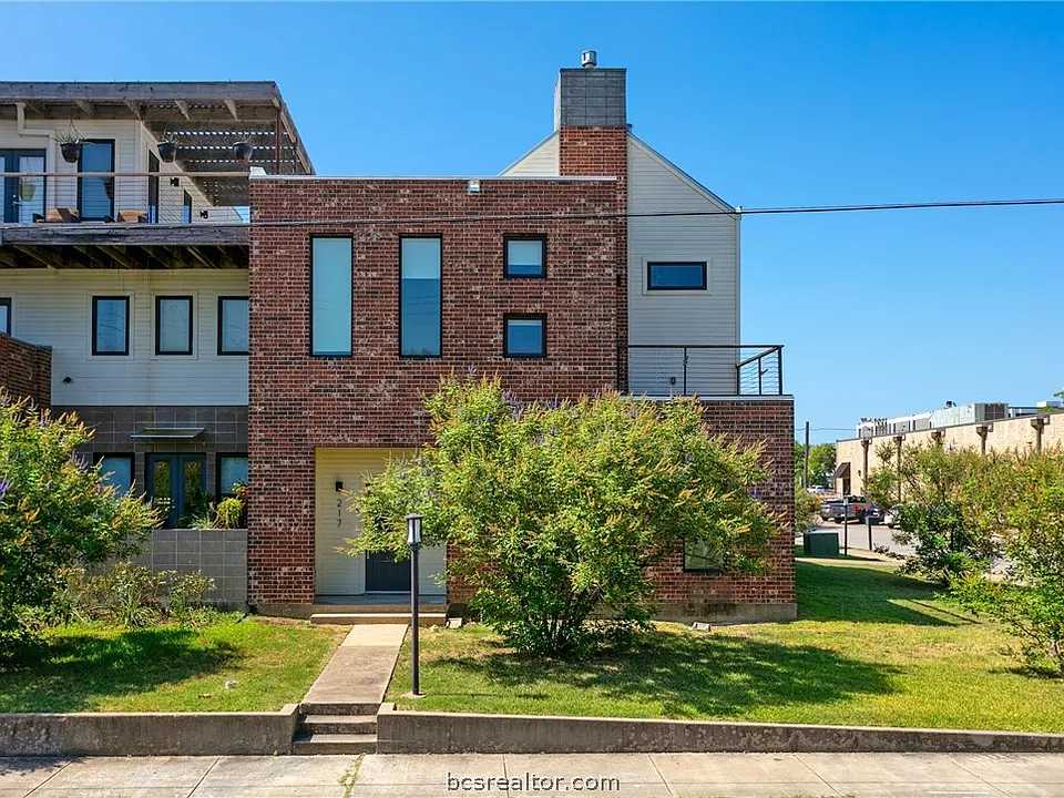 217 N Houston Ave