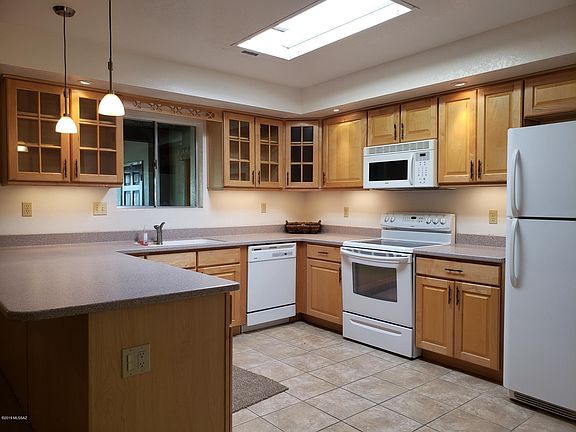 5th image of 1421 S San Luis
