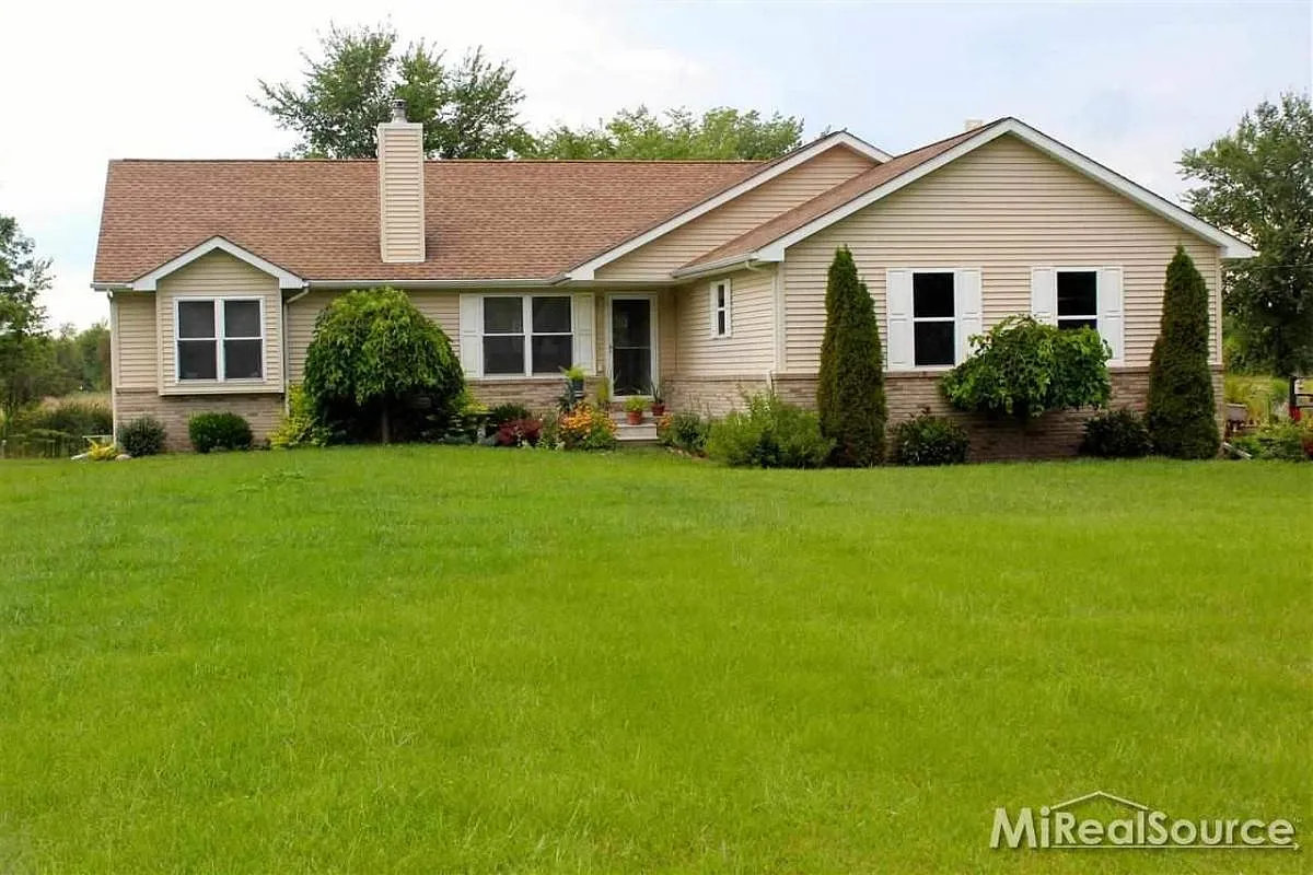 8449 Capac Rd photo 1