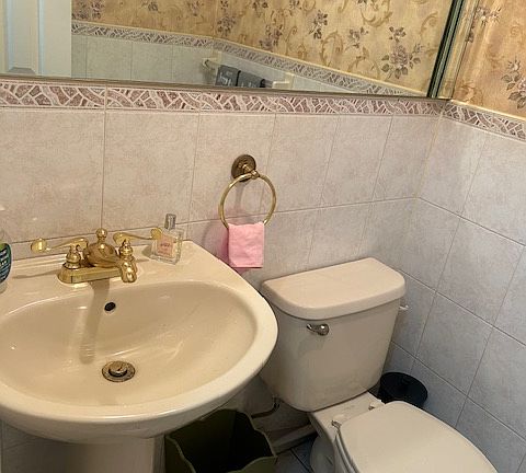 5th image of 69 Lenhart St Floor 1