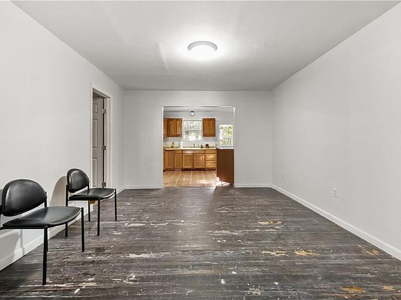 3rd image of 25567 W Sycamore St