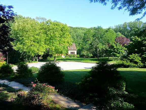 2nd image of 3 Snug Hill Ct