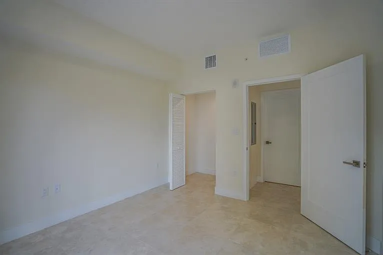 1091 Galiano St #304 — Photo 13