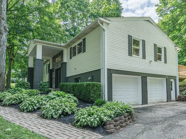 3235 Kauffman Rd NW — Photo 3