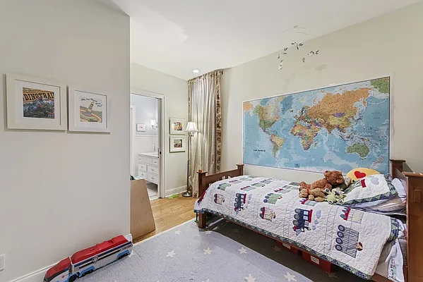 Sold by Nest Seekers International | media 16
