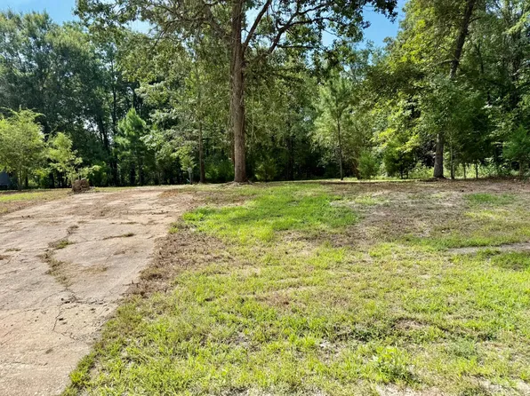 800 Windwood Dr, Livingston, TX 77351
