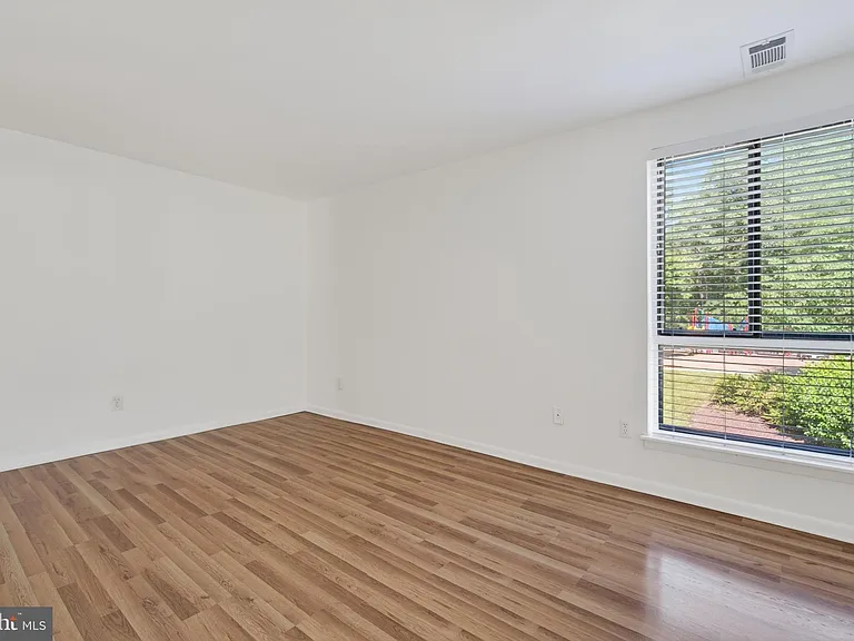11260 Chestnut Grove Sq #139 — Photo 18