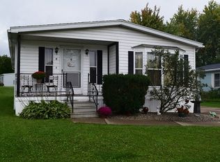 8 Rippleway Dr, Hamburg, NY 14075