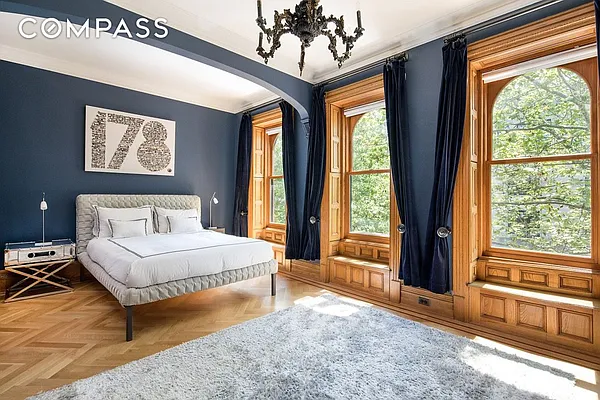 Sold by Compass | media 33