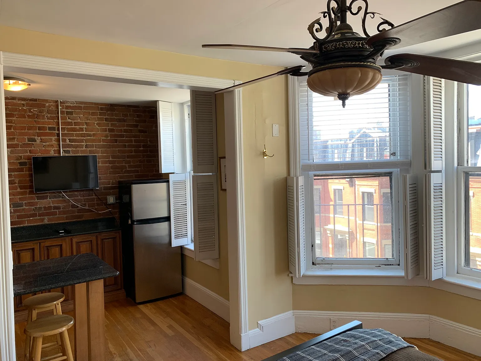 Studio, 300 sqft, $2,450 — Photo 4