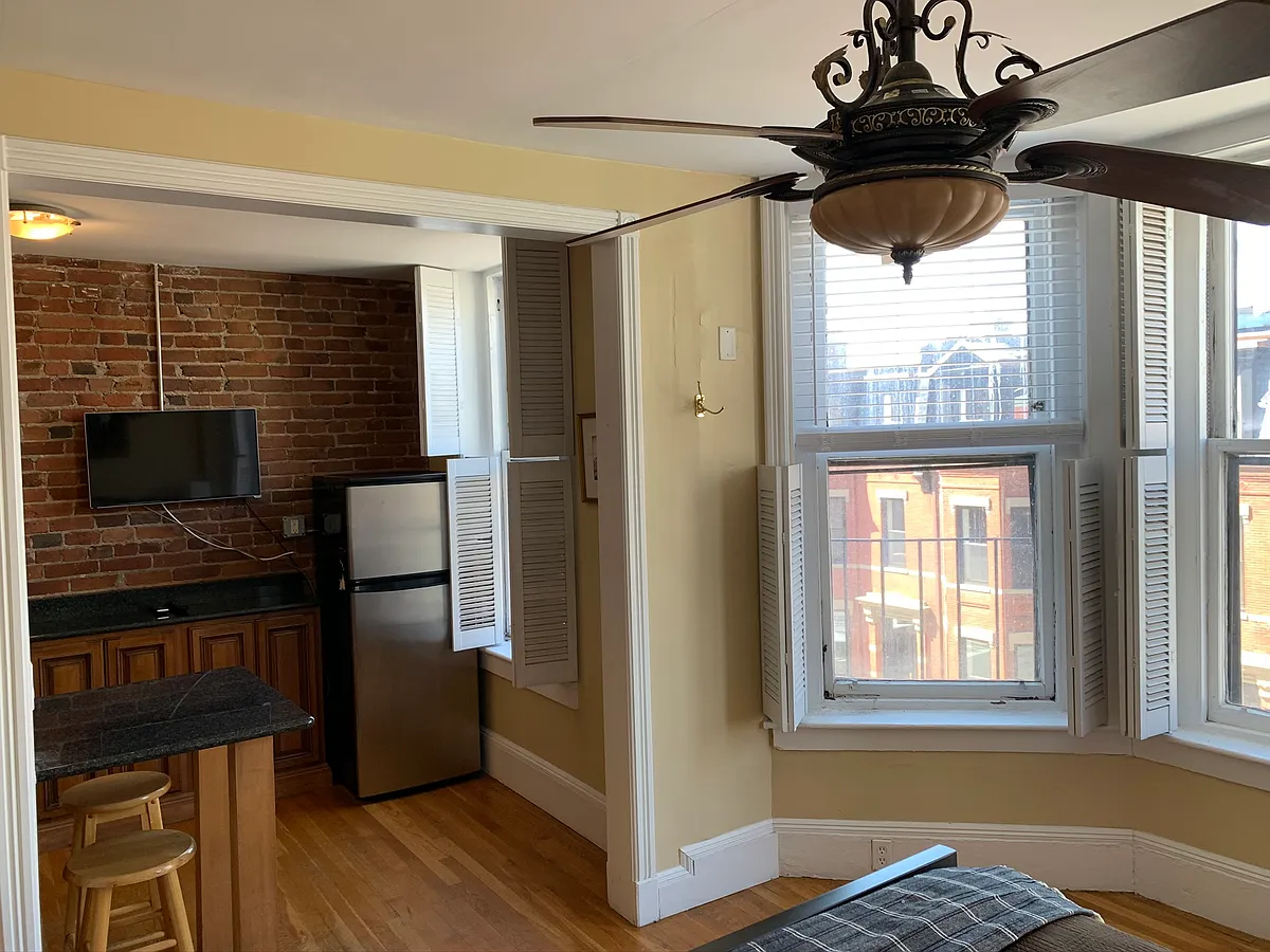 Building Photo - 48 Hereford St #3