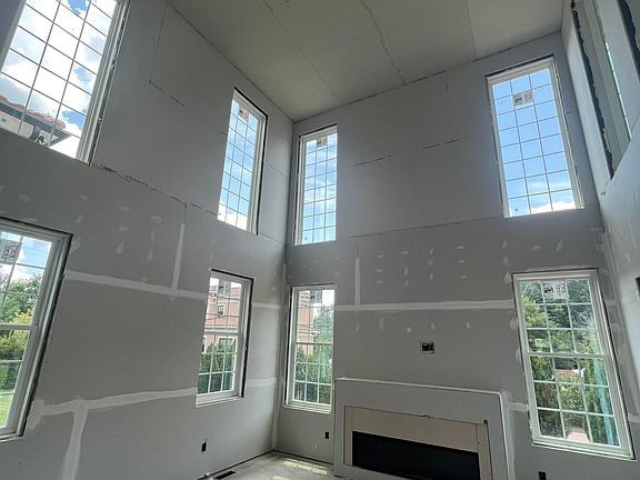 5th image of 23 Treviso Pl #6