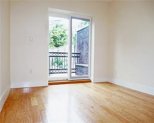 Rented by R New York | media 8