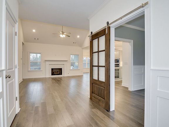 3rd image of 639 River North Dr