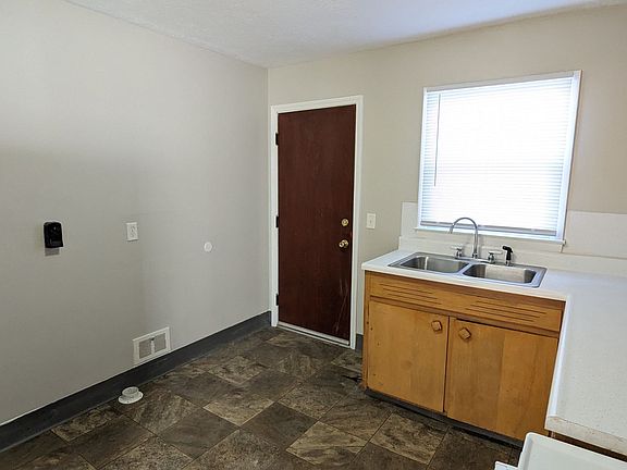 5th image of 2700 Avenue A APT 4