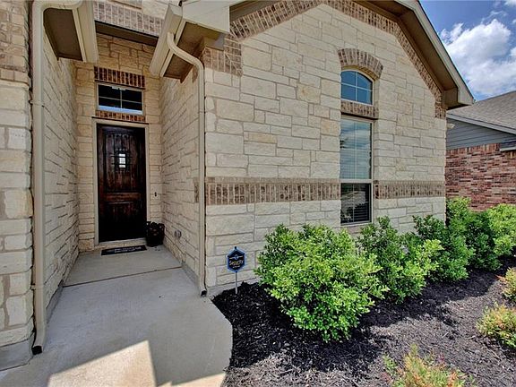 3rd image of 2735 Mariposa Way