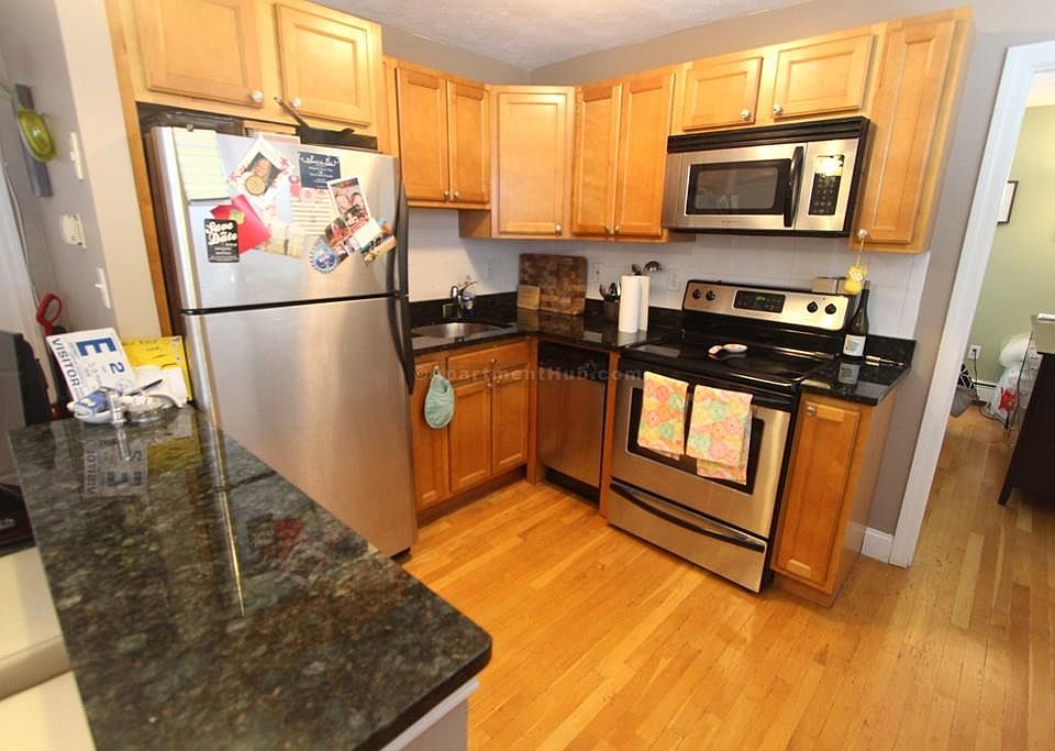 2nd image of 7 Mortimer Pl #10