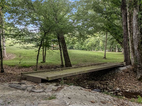 2nd image of 615 Carr Creek Rd