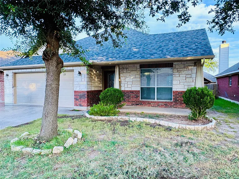 2512 Ericanna Ln — Photo 2