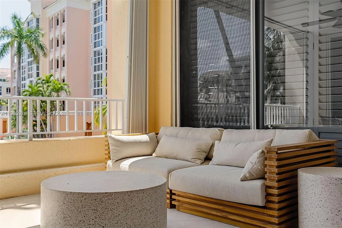 Building Photo - 725 Crandon Blvd #203