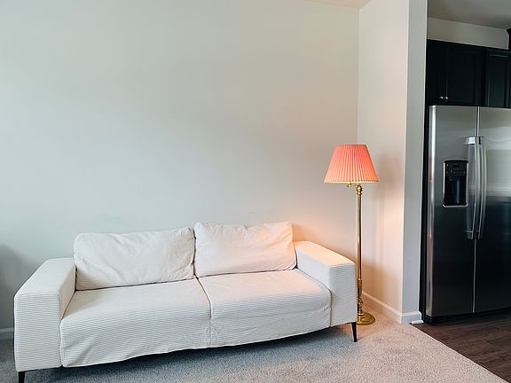 5th image of 128 Woodgate Cir