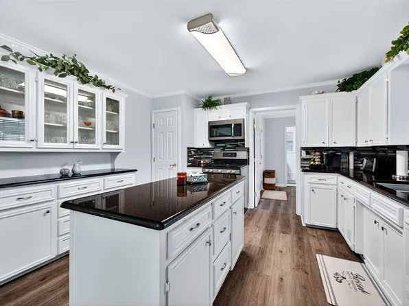 230 Center St, Whitesboro, TX 76273