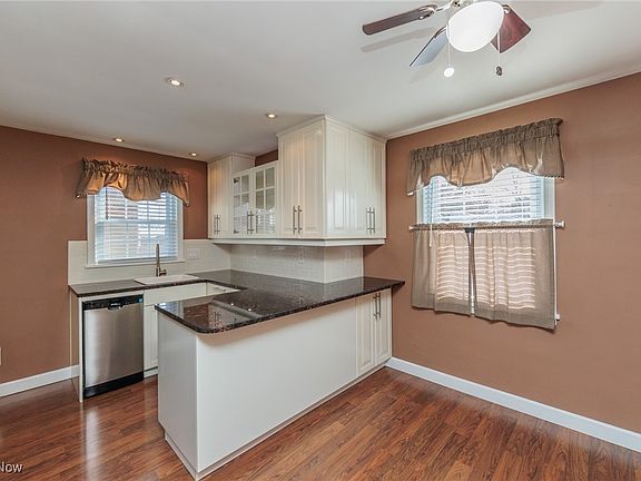 2nd image of 7915 Dorothy Ave