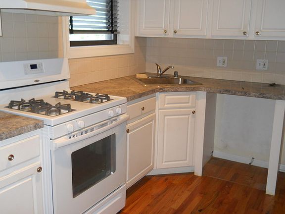 4th image of 5906 S King Dr #2
