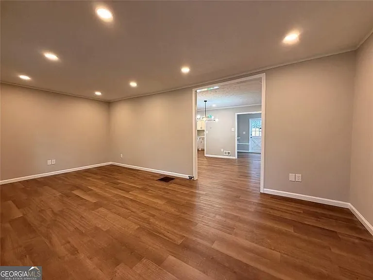 1055 Pinecrest Dr — Photo 12