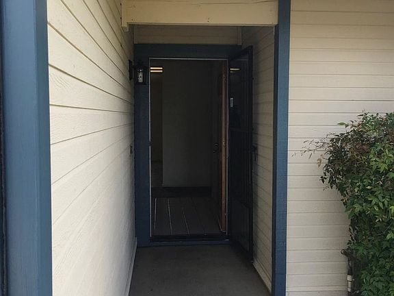 4th image of 8970 Napa Valley Way