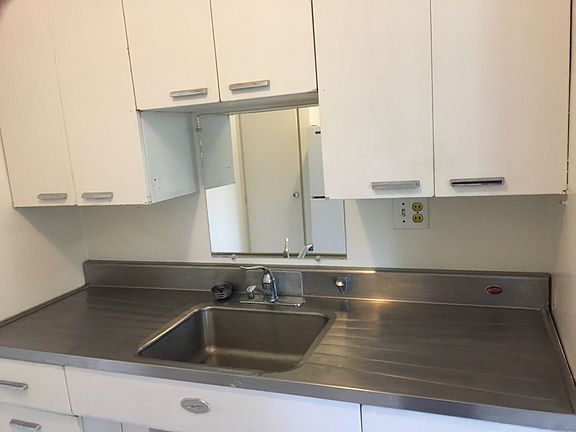 4th image of 610 23rd St APT 11