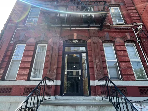 265 Baldwin Ave APT 3R, Jersey City, NJ 07306