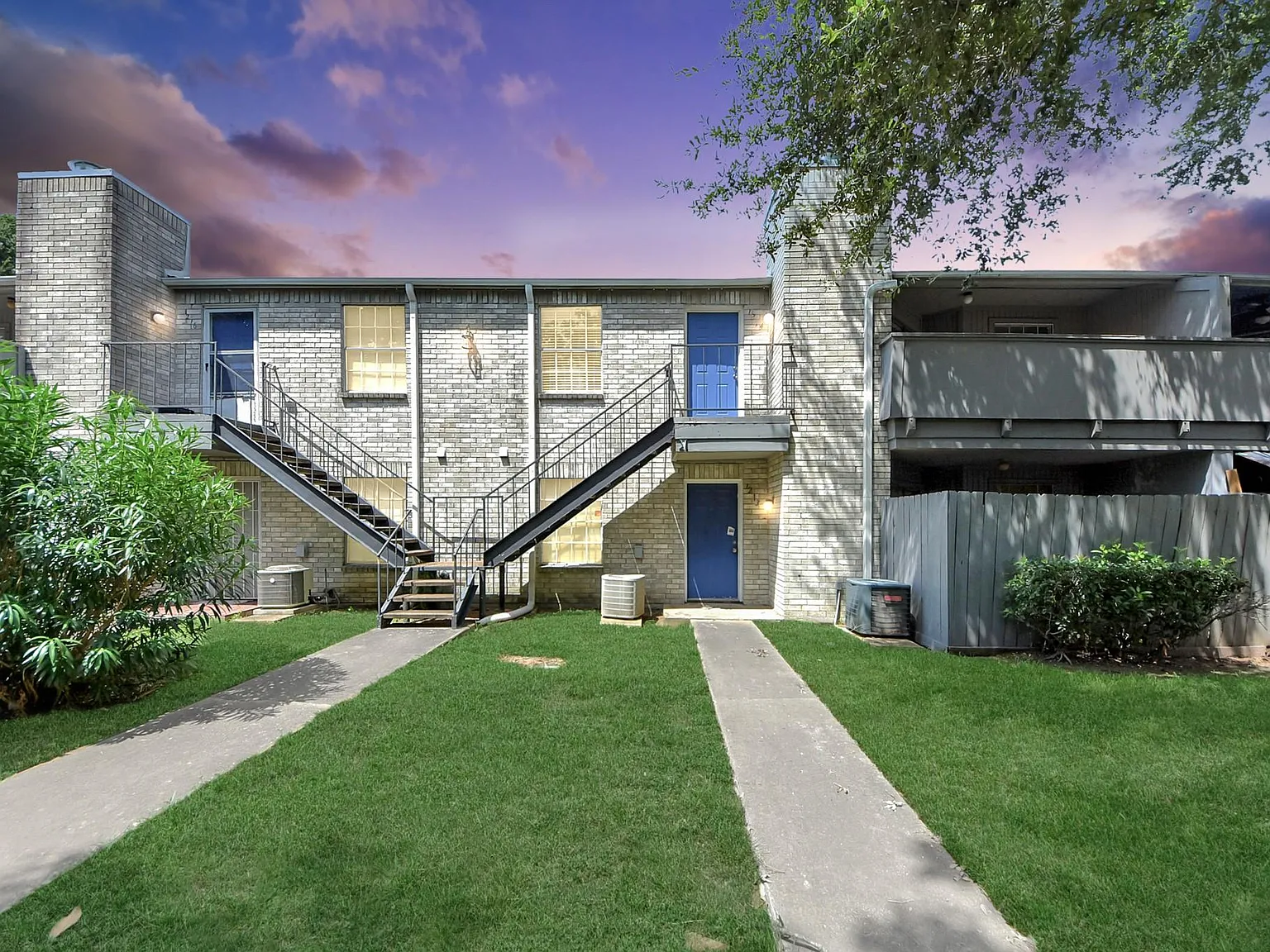 2 bed, 2.0 bath, 1068 sqft, $1,300 — Photo 2