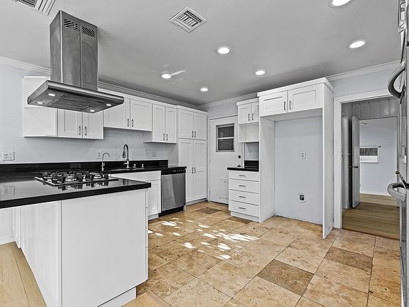 2nd image of 15944 Valerio St