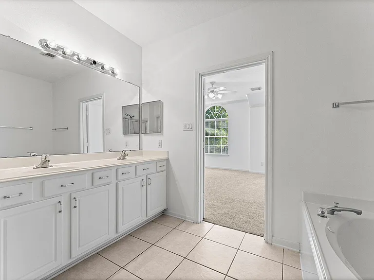 39 E Burberry Cir — Photo 27