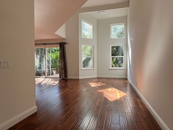 2nd image of 4652 Corrida Cir