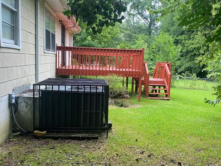 102 Wheeler Dr — Photo 3