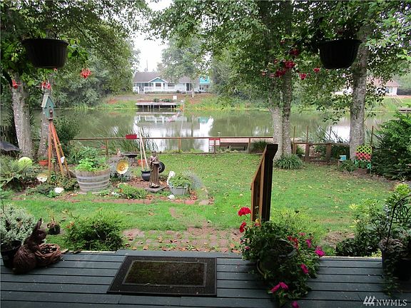 3rd image of 689 Island Cir SE