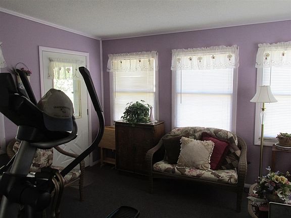 4th image of 81 Nightengale Ave