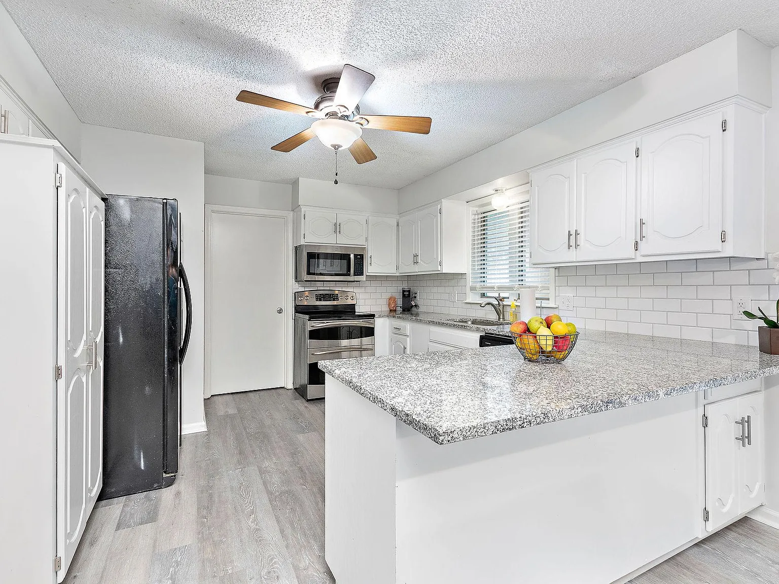 3 bed, 2.5 bath, $2,200 — Photo 4