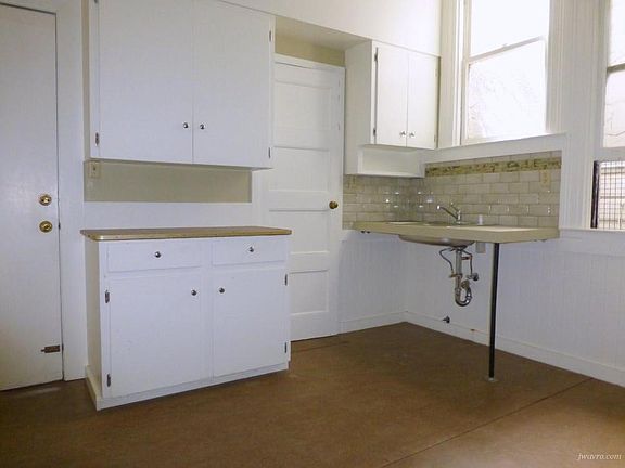 2nd image of 195 Steiner St