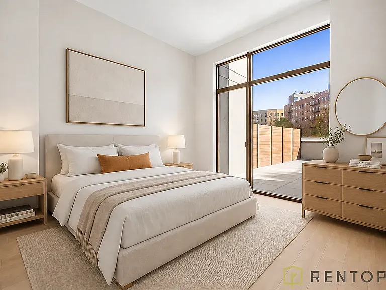 960 Franklin Ave #108 — Photo 5