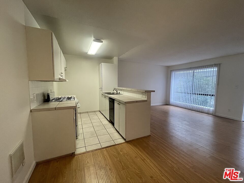 1st image of 1531 N Detroit St #209